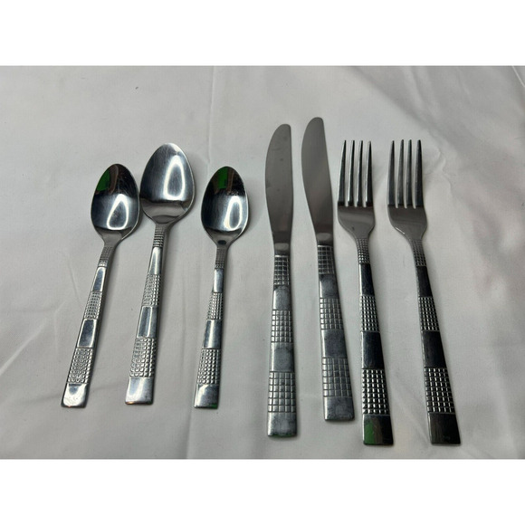 Chic by J A Henckels Zwilling 2 Knives 2 Spoons 1 Teaspoon 2 Forks Replacement - Picture 4 of 11